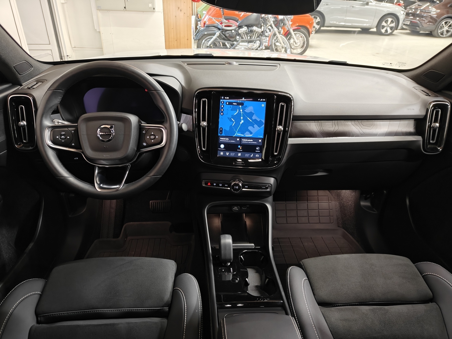 VOLVO C40 18