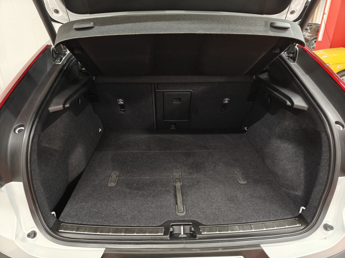 VOLVO C40 5