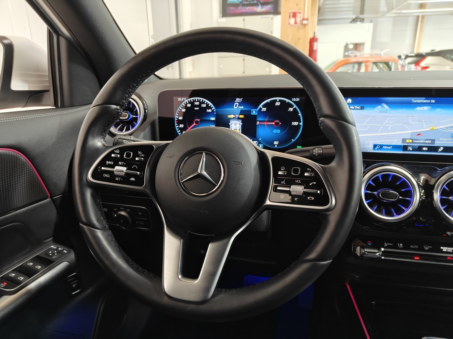 MERCEDES-BENZ EQA 2023