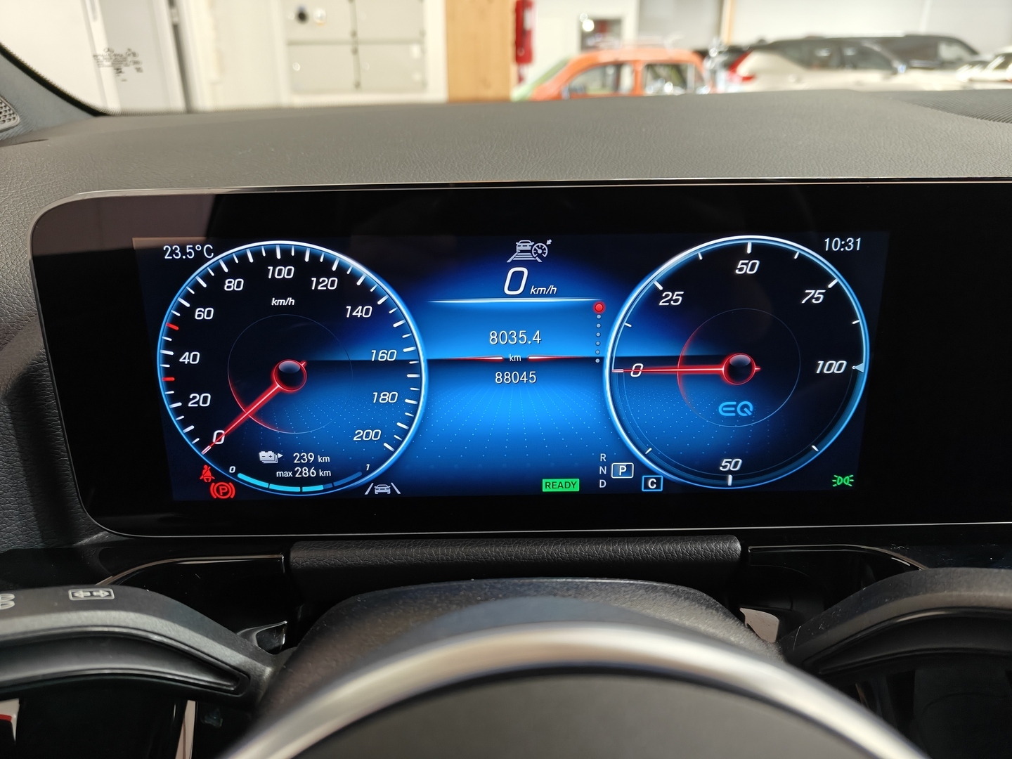 MERCEDES-BENZ EQA 2023