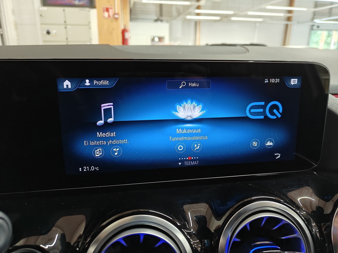 MERCEDES-BENZ EQA 2023