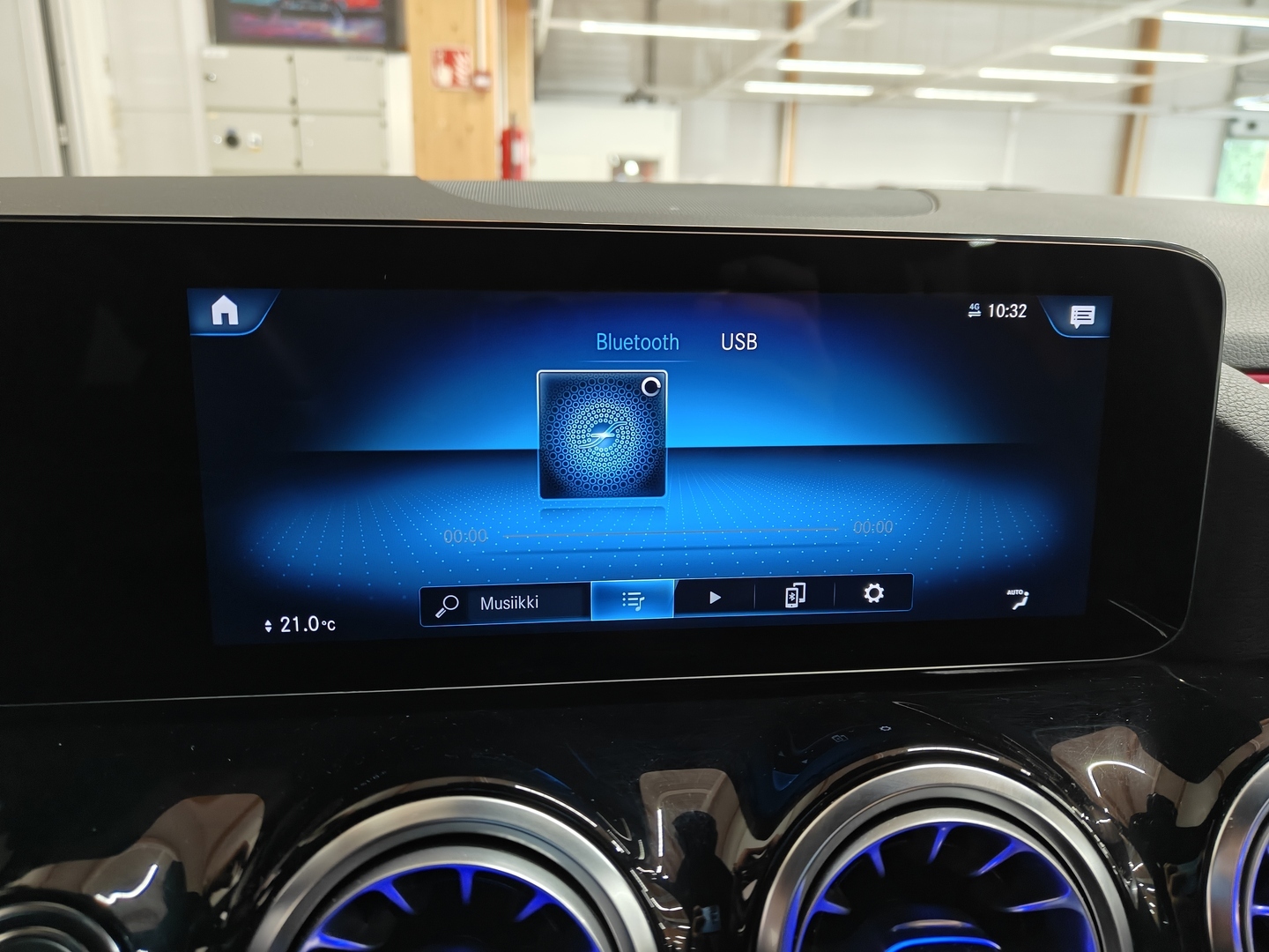 MERCEDES-BENZ EQA 2023