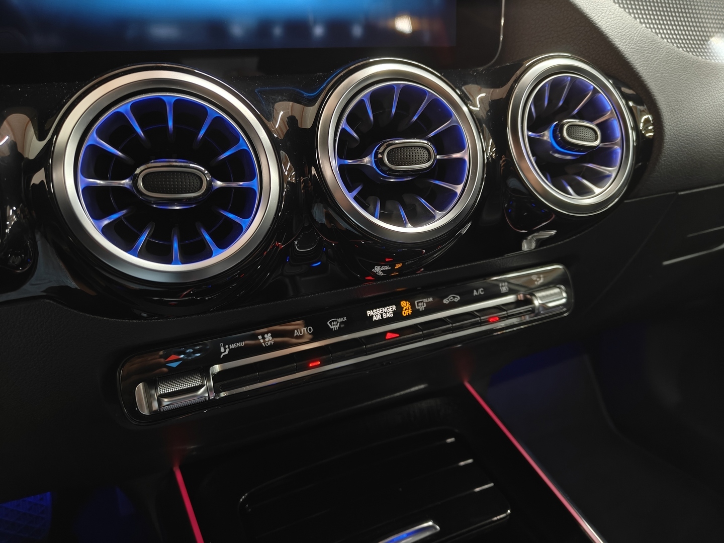 MERCEDES-BENZ EQA 2023
