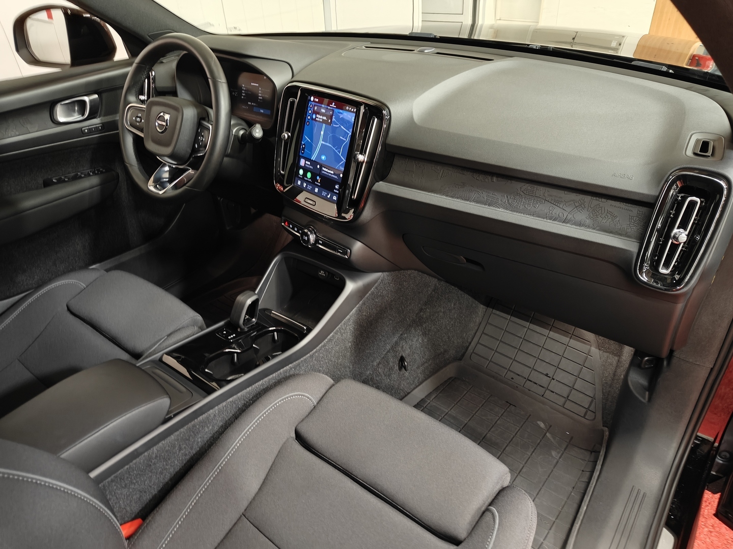 VOLVO XC40 2023