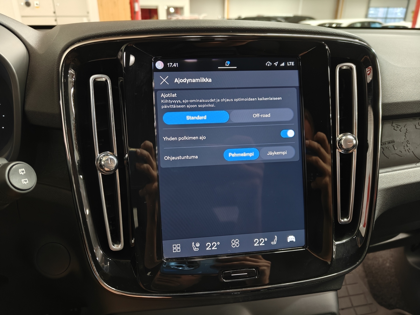 VOLVO XC40 2023