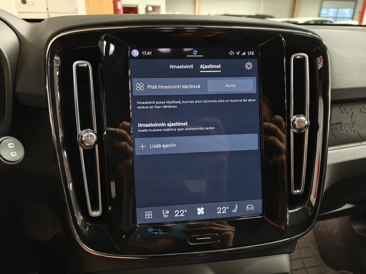 VOLVO XC40 2023
