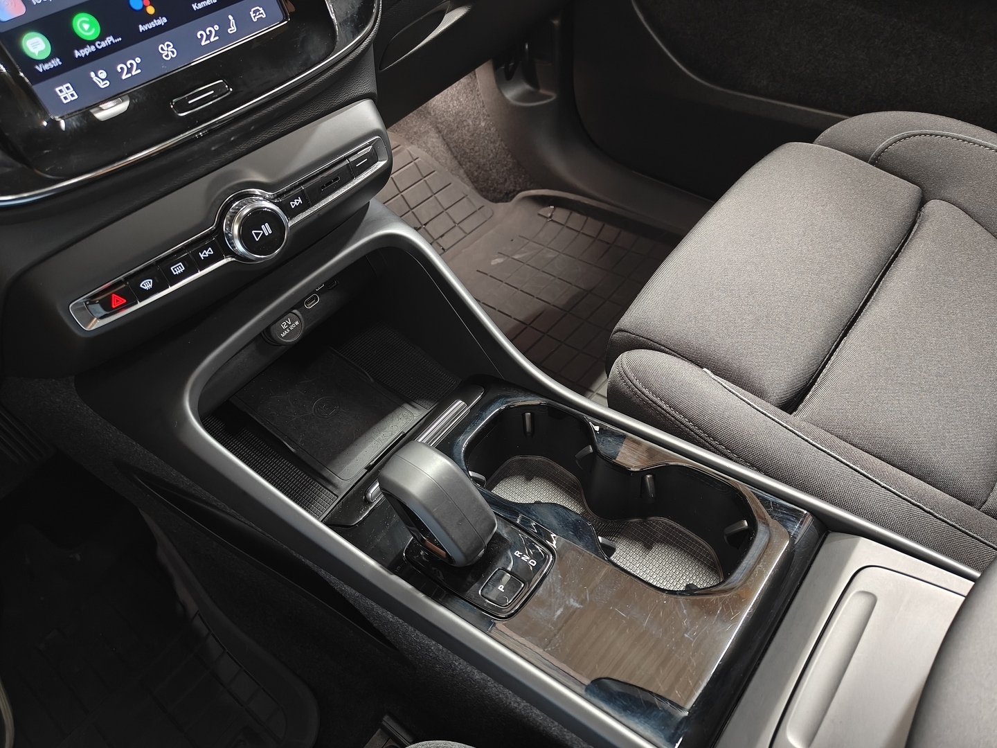 VOLVO XC40 2023