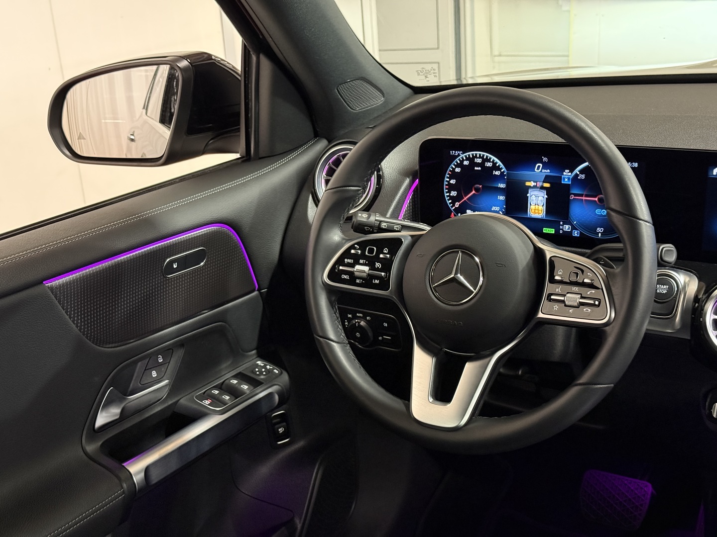 MERCEDES-BENZ EQB 2023