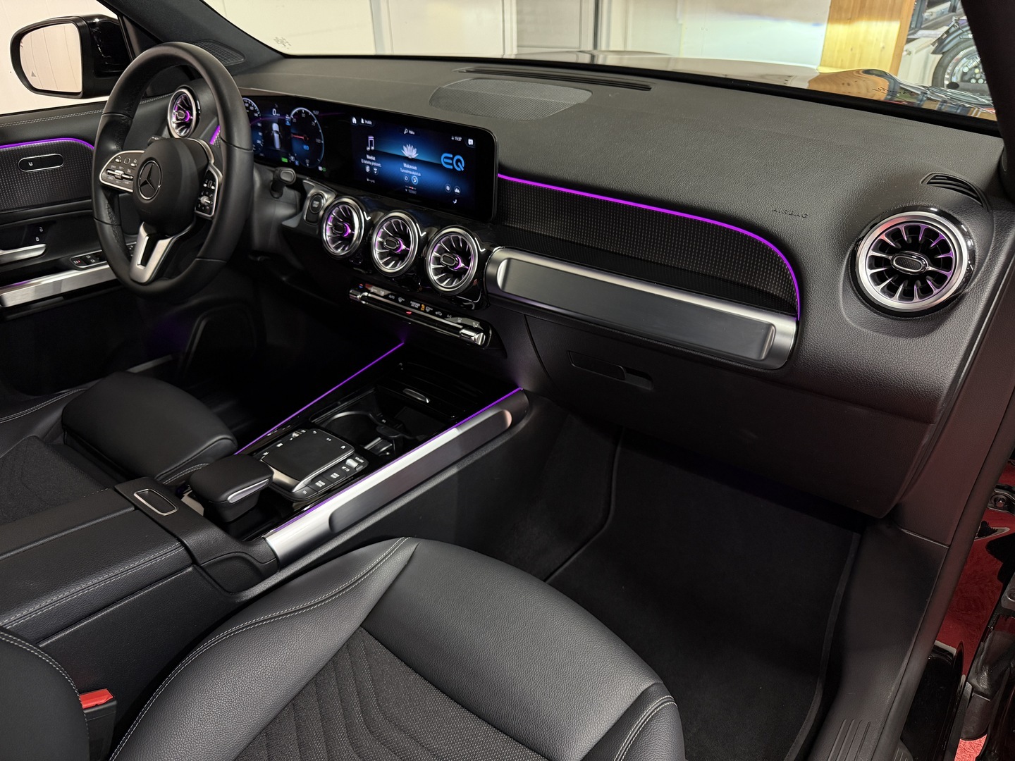 MERCEDES-BENZ EQB 2023