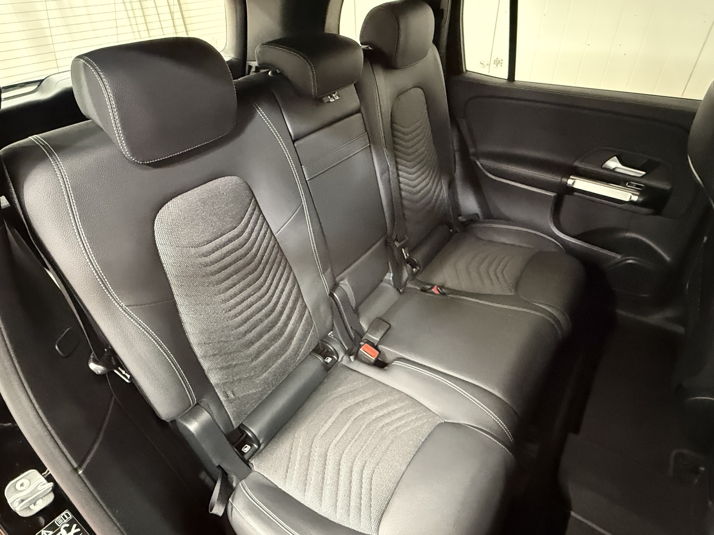 MERCEDES-BENZ EQB 2023