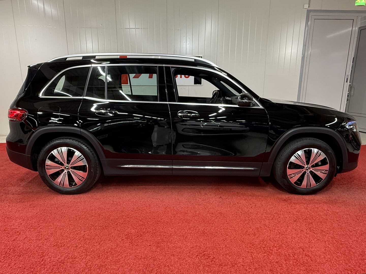 MERCEDES-BENZ EQB 2023