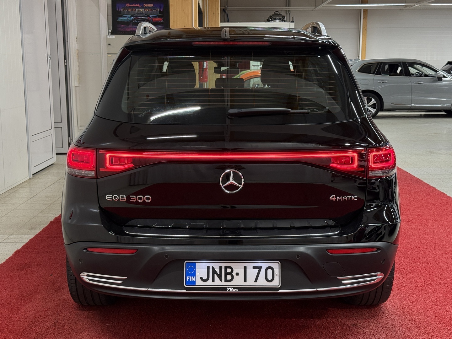 MERCEDES-BENZ EQB 2023