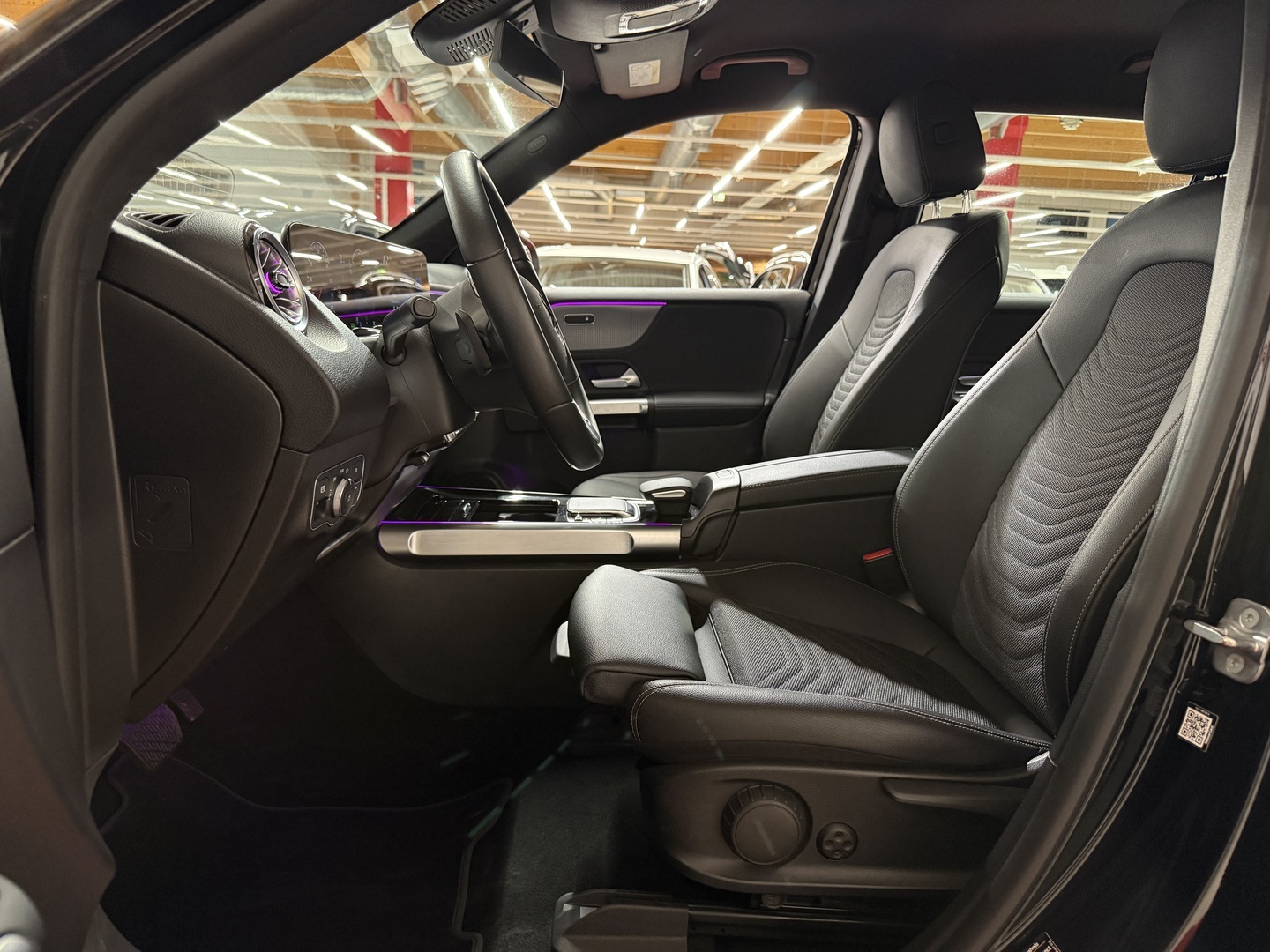 MERCEDES-BENZ EQB 2023
