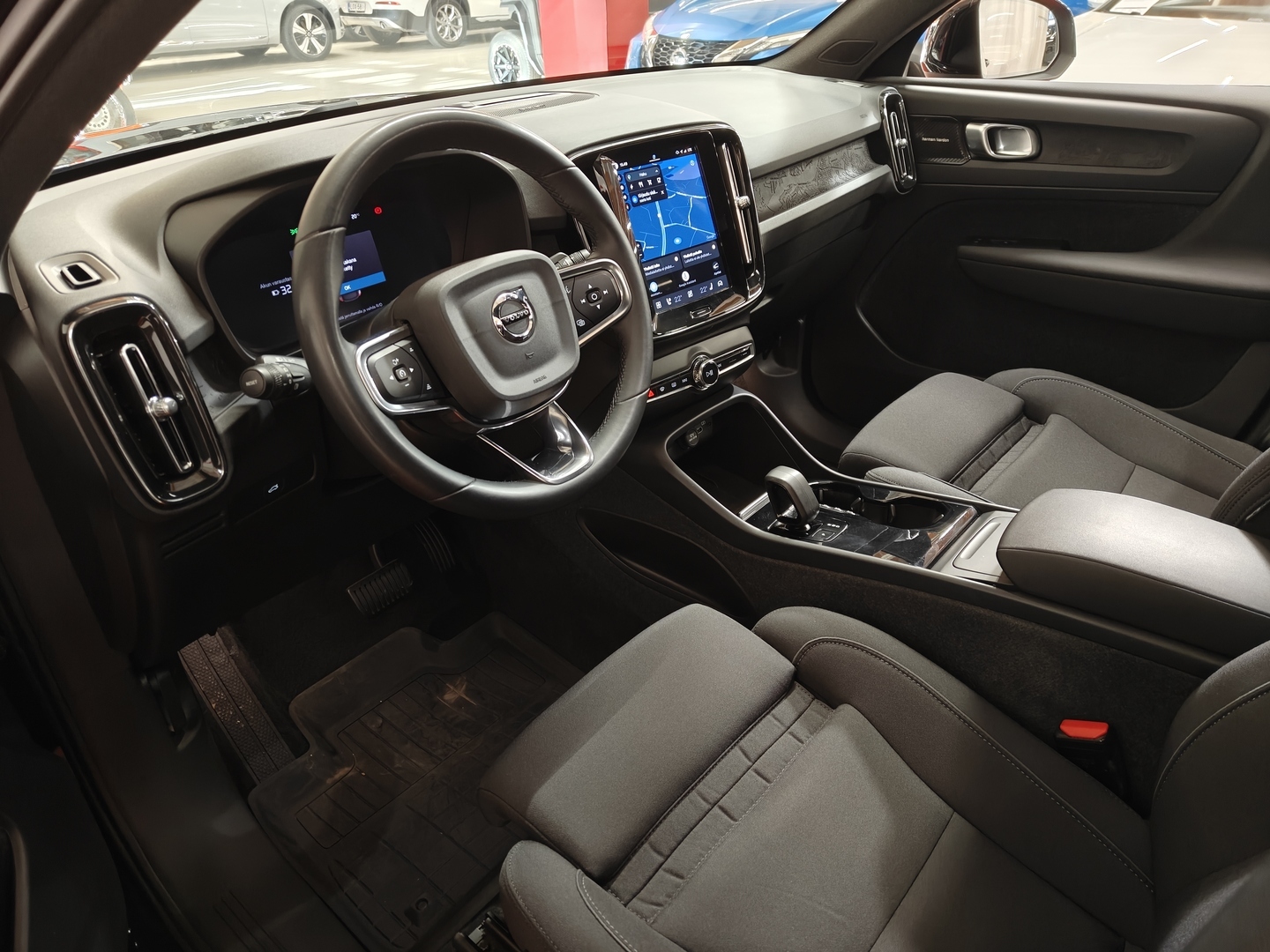 VOLVO C40 2024