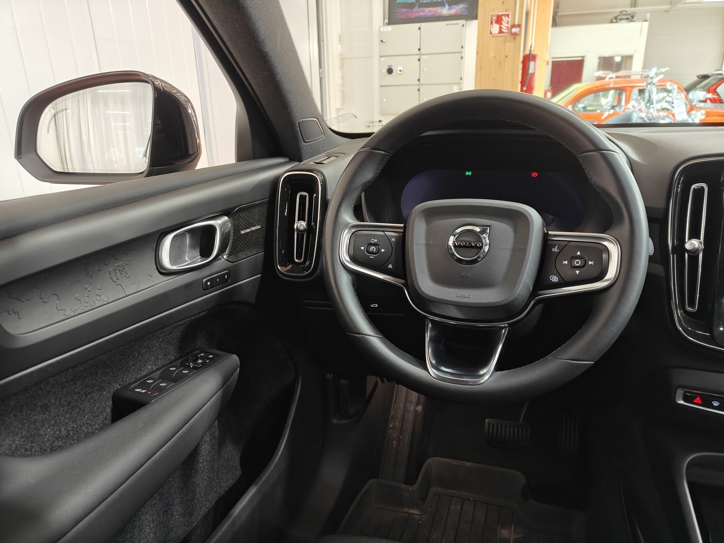 VOLVO C40 2024