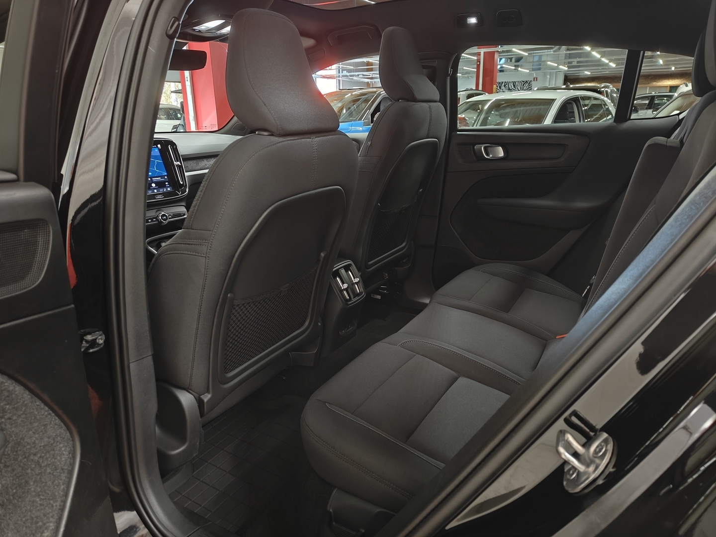 VOLVO C40 2024