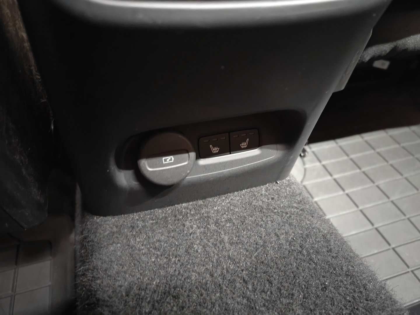VOLVO C40 2024