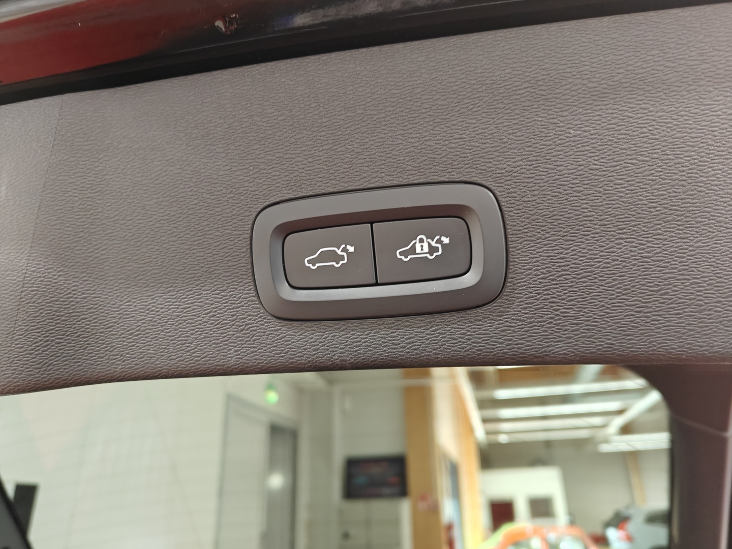 VOLVO C40 2024