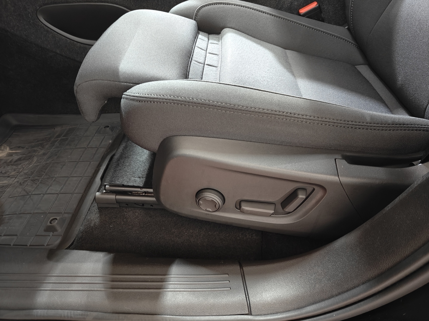VOLVO C40 2024