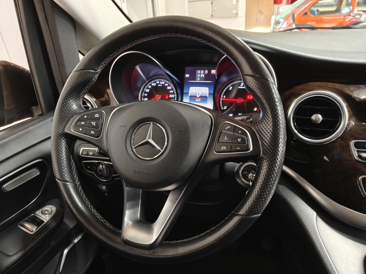 MERCEDES-BENZ V 2018