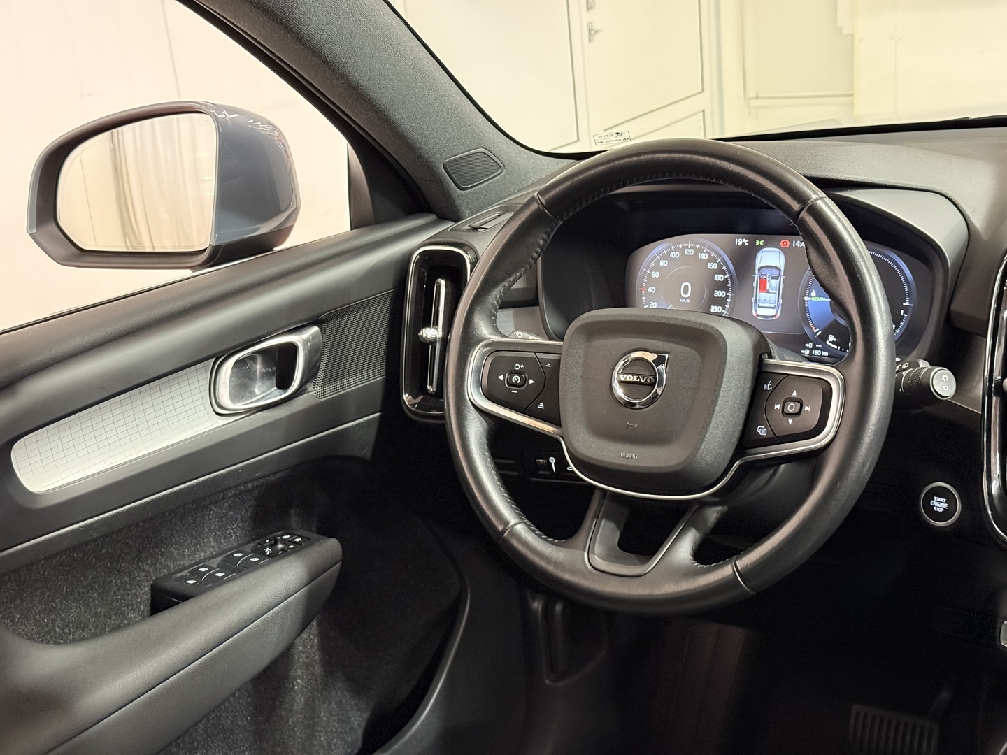 VOLVO XC40 2021