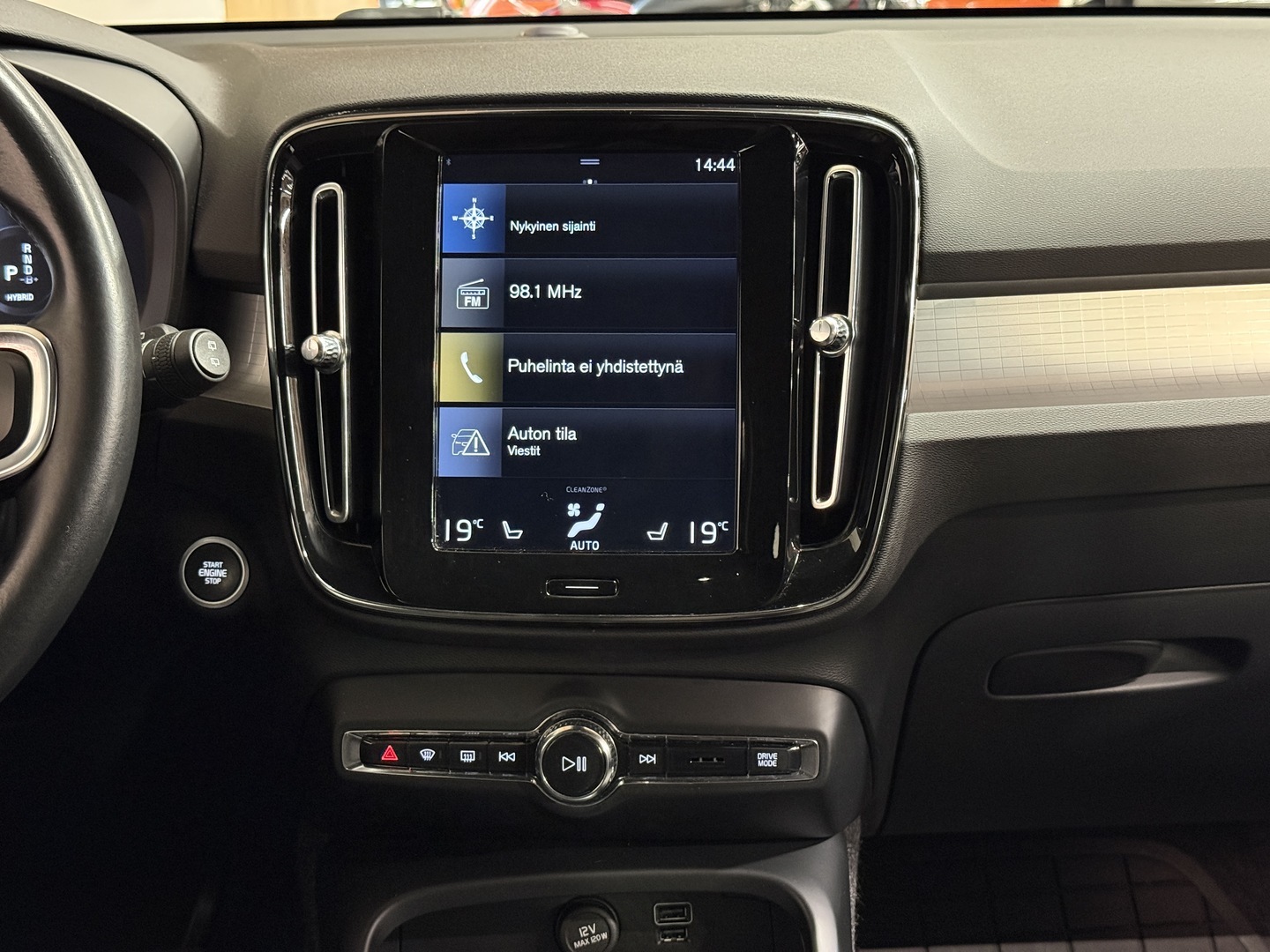 VOLVO XC40 2021