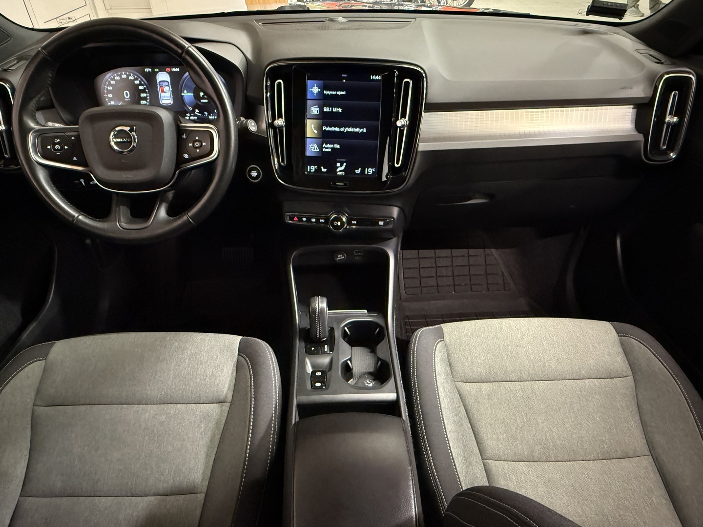 VOLVO XC40 2021