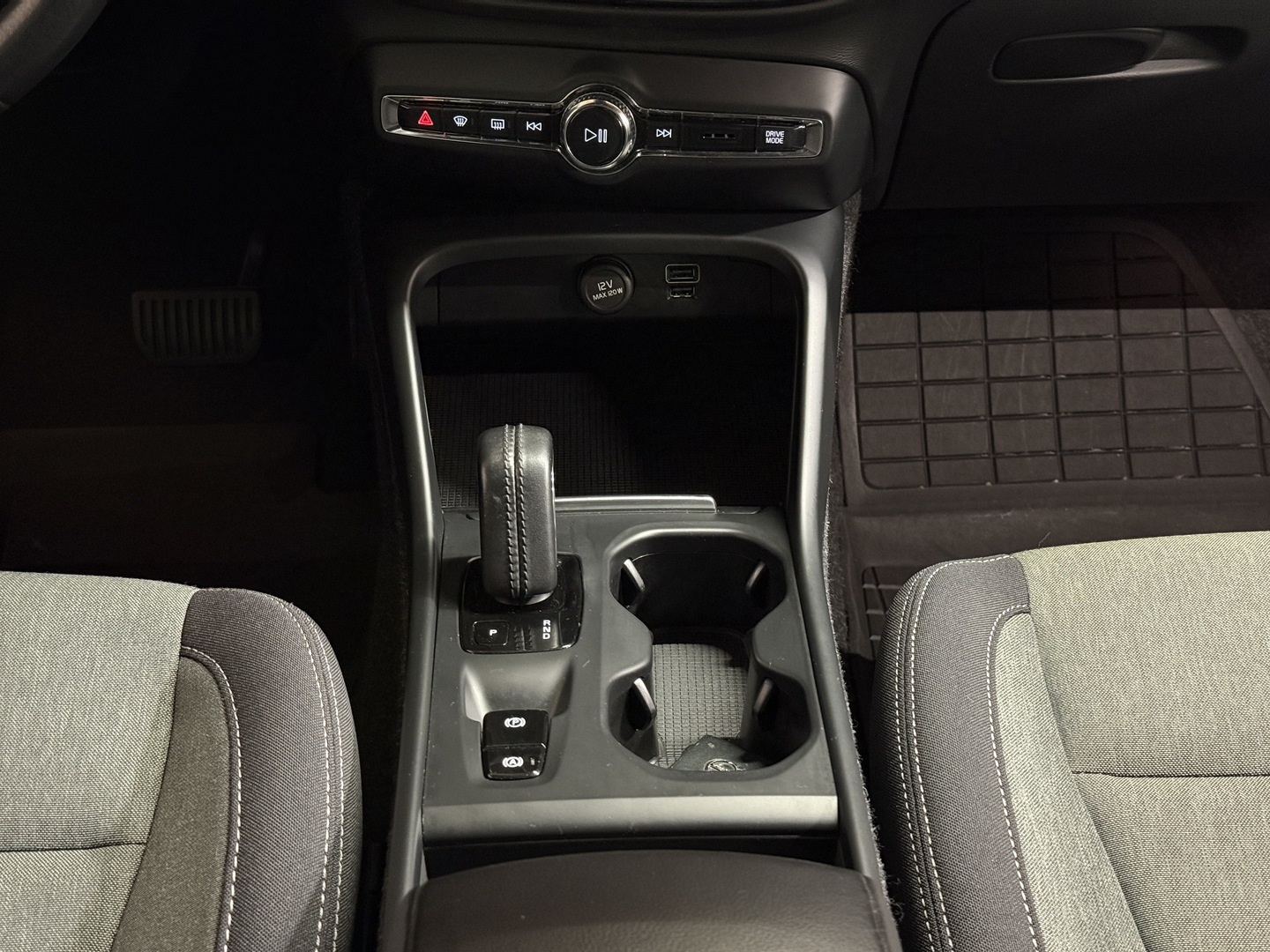 VOLVO XC40 2021