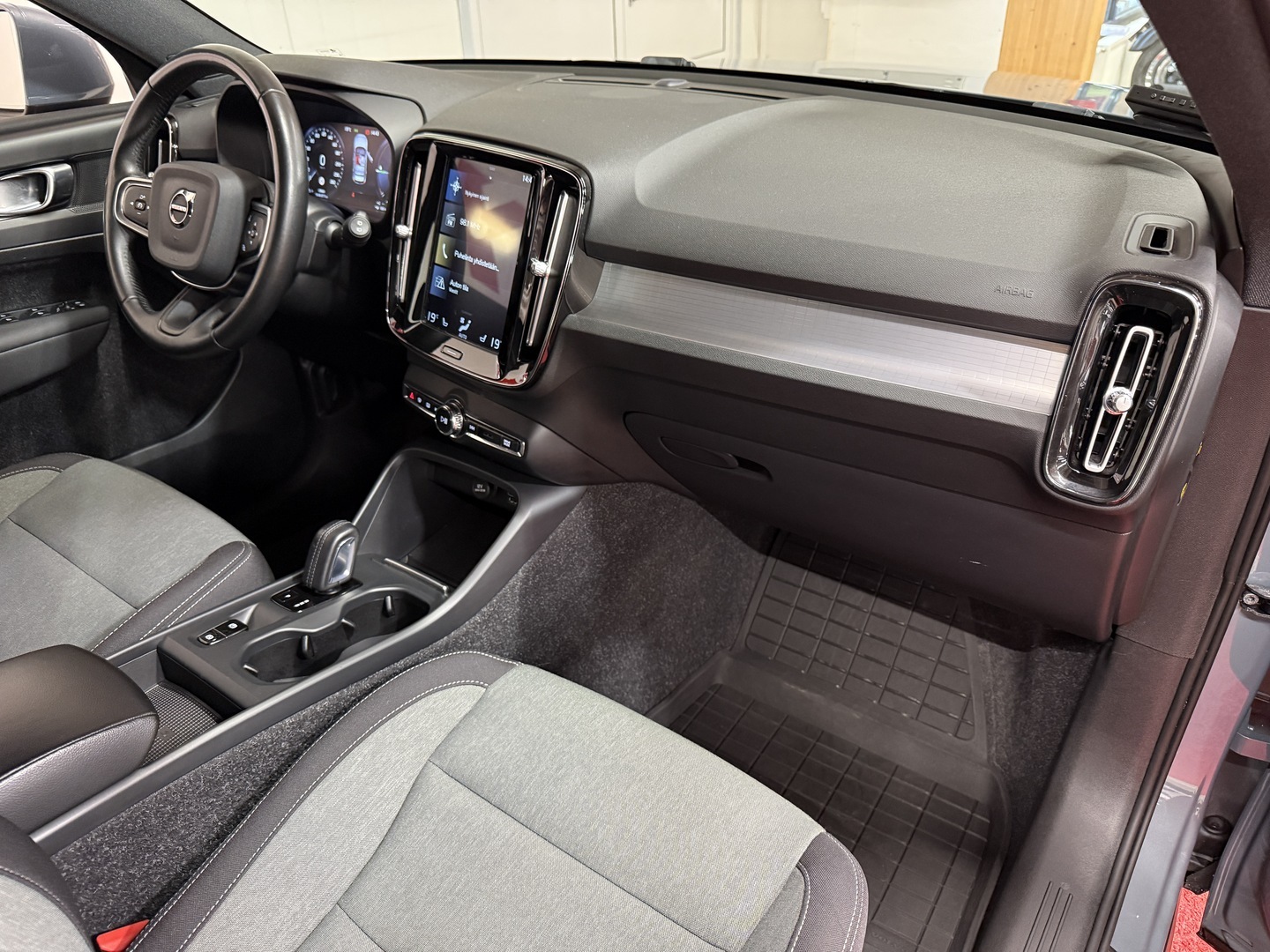 VOLVO XC40 2021