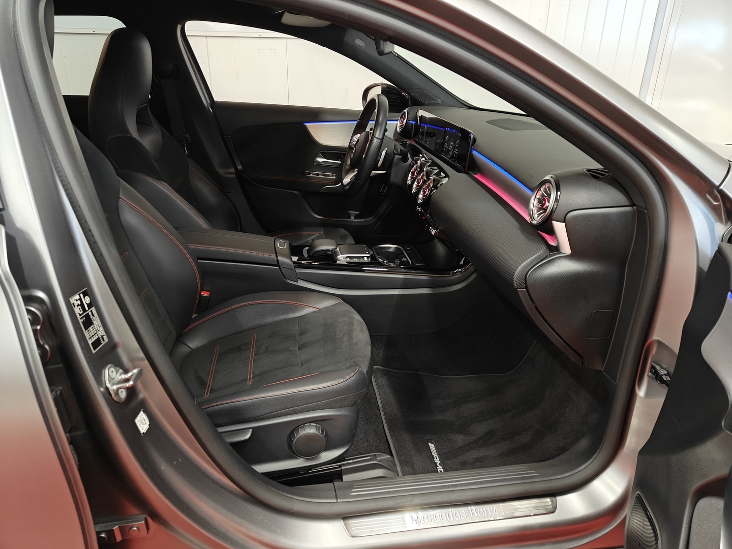 MERCEDES-BENZ A 2022