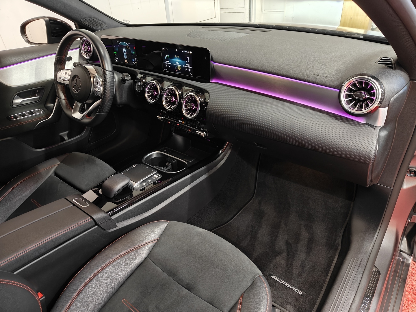 MERCEDES-BENZ A 2022