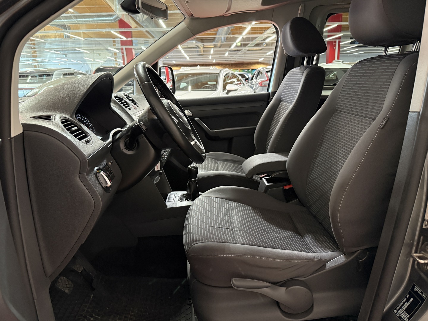 VOLKSWAGEN Caddy Maxi 2012