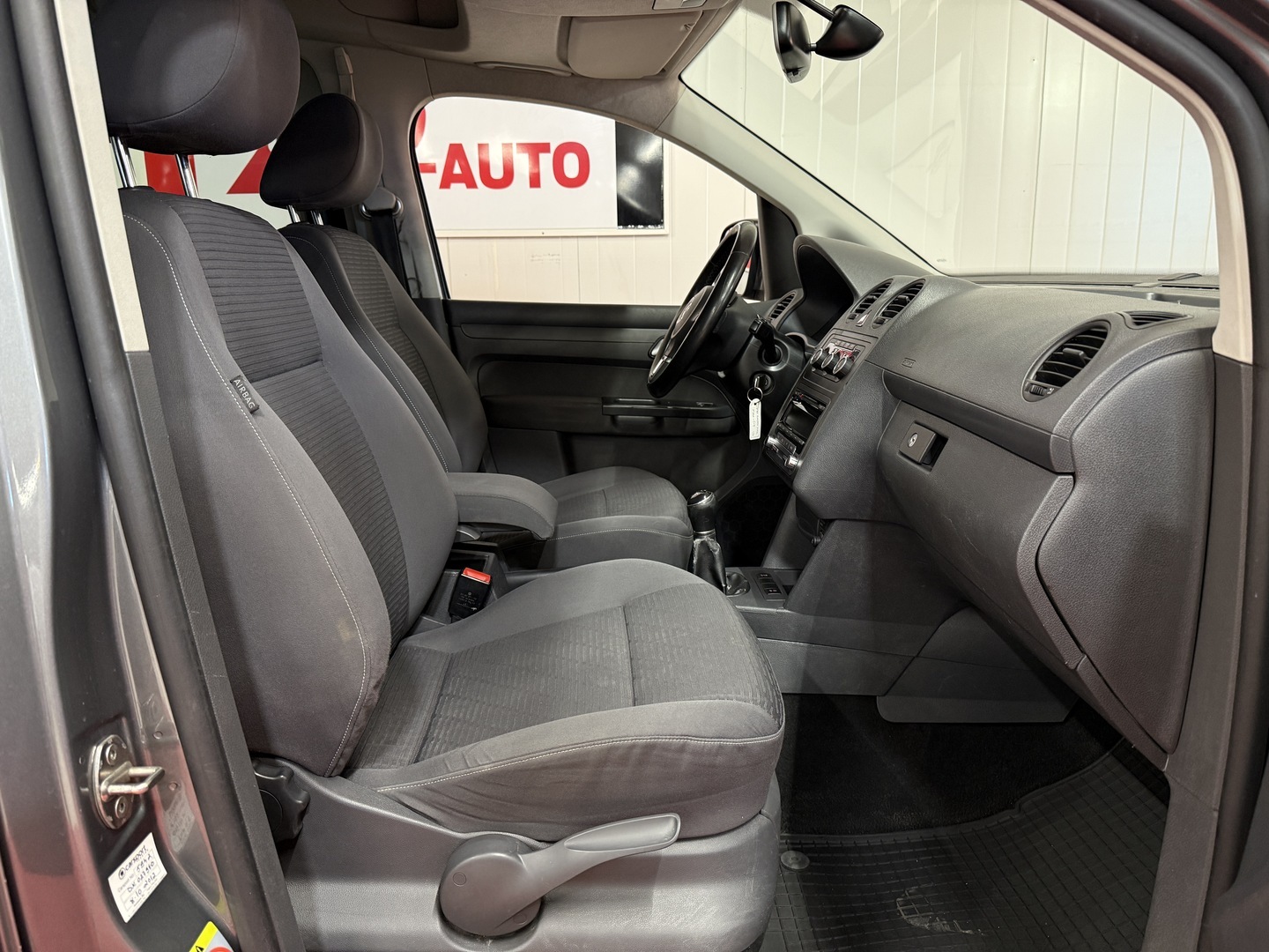VOLKSWAGEN Caddy Maxi 2012