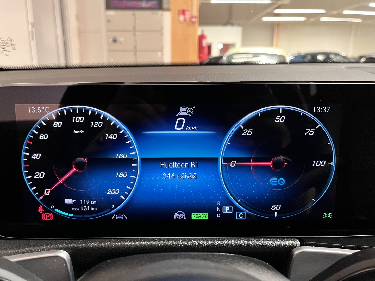 MERCEDES-BENZ EQB 2023