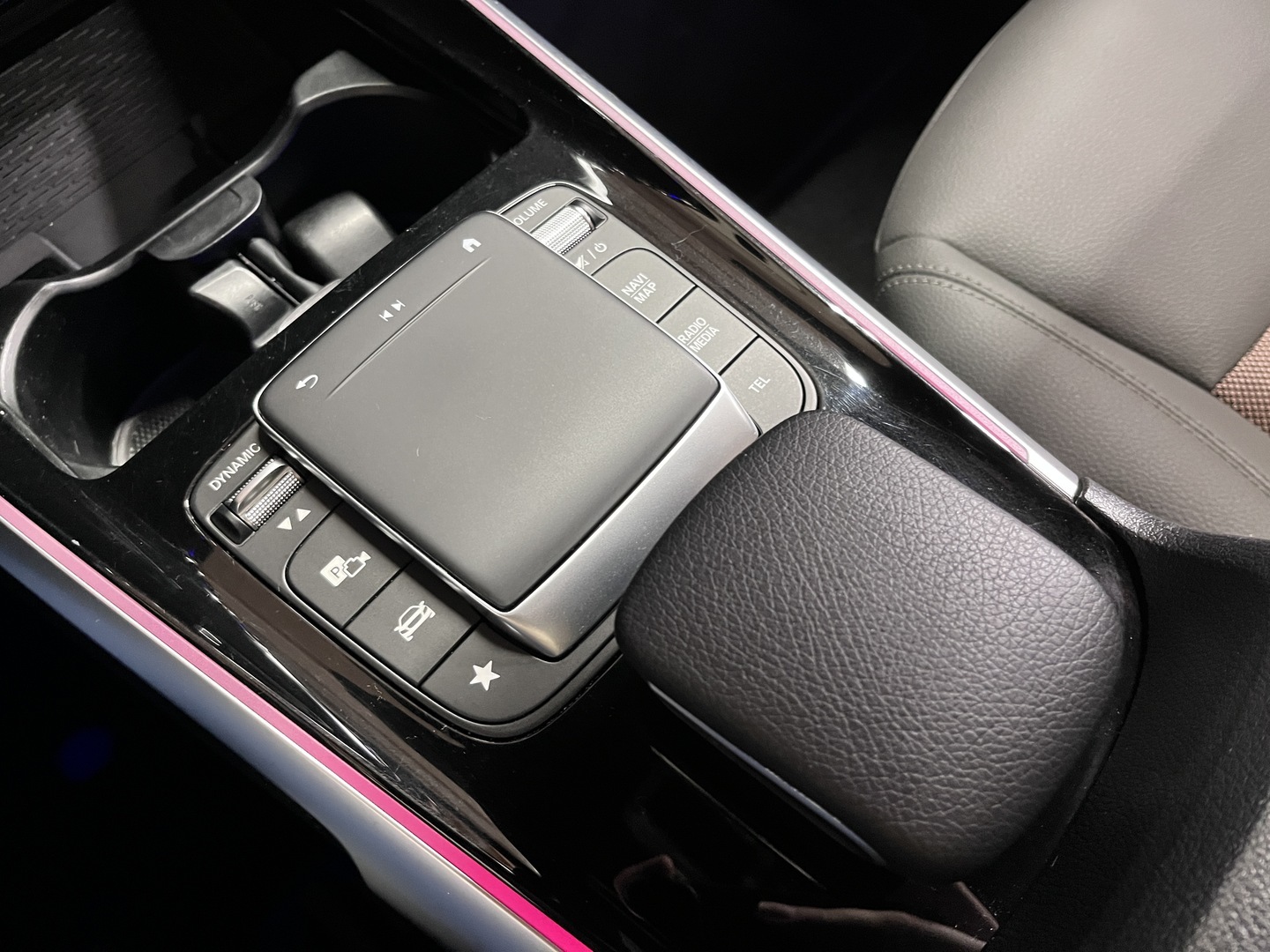 MERCEDES-BENZ EQB 2023