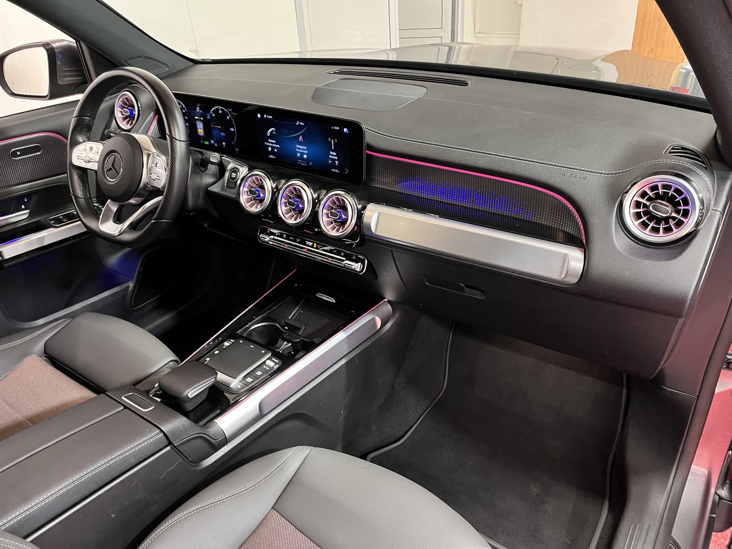 MERCEDES-BENZ EQB 2023