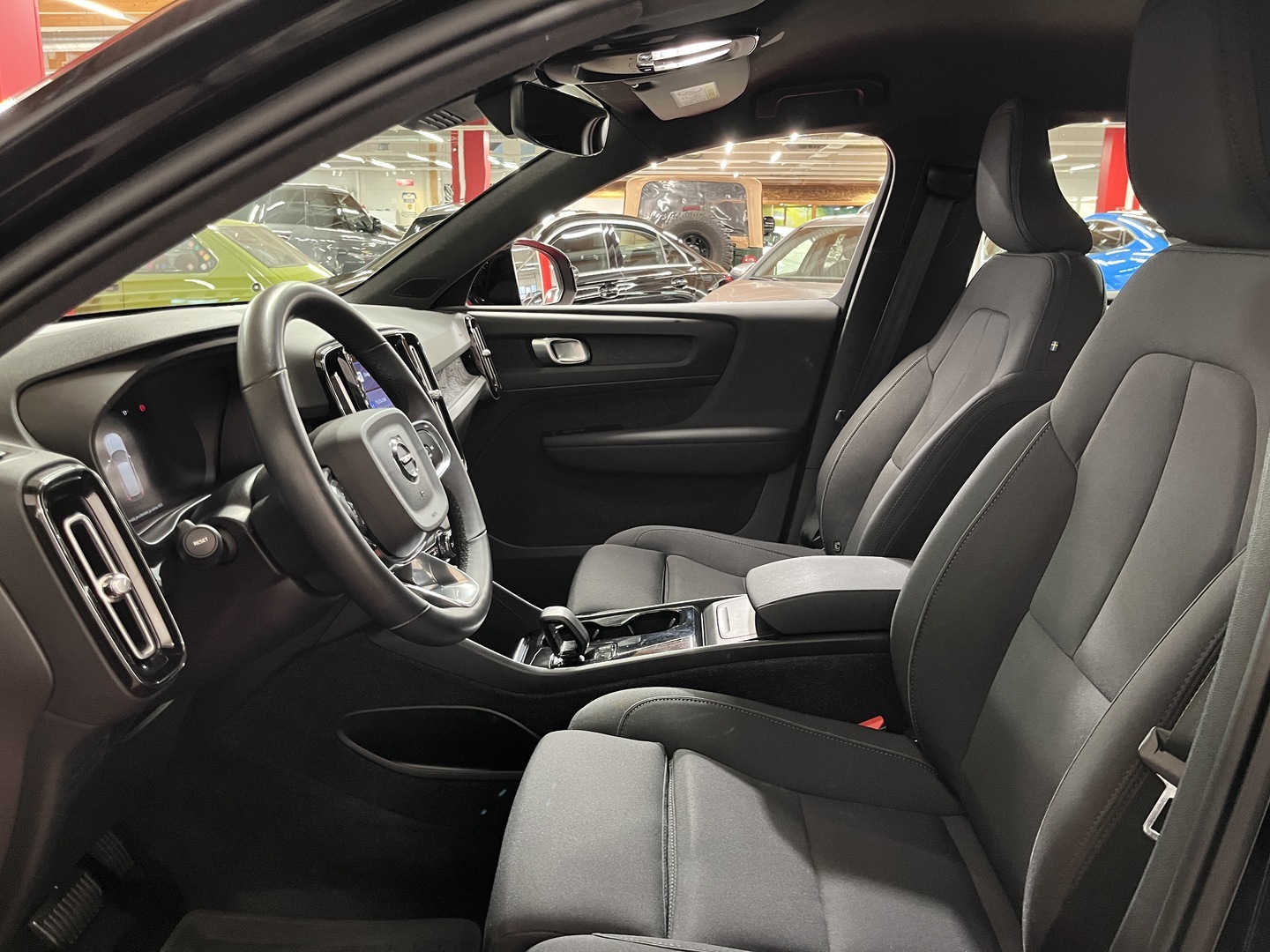 VOLVO XC40 2023
