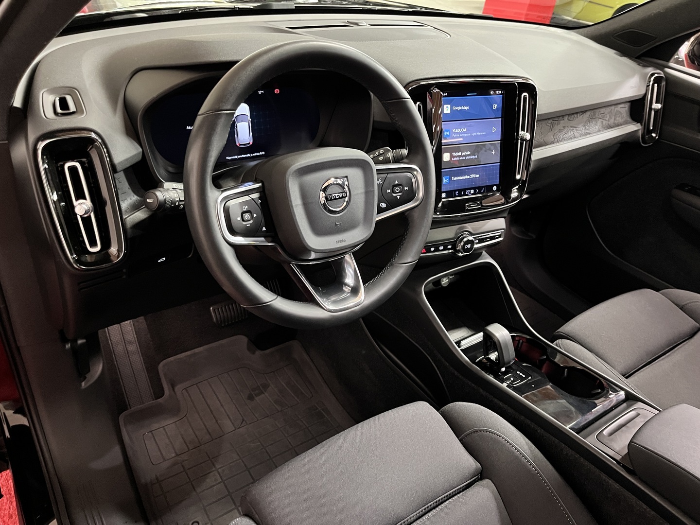 VOLVO XC40 2023