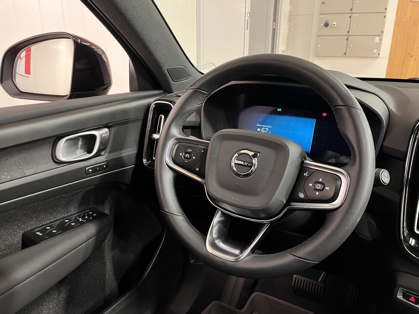 VOLVO XC40 2023