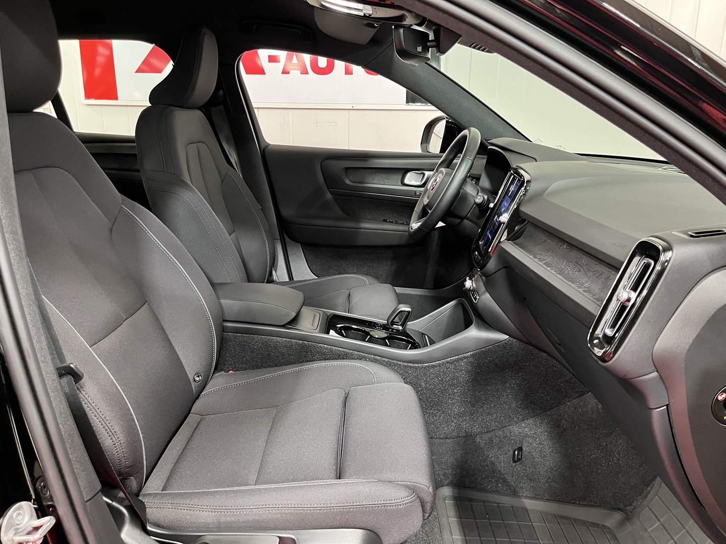 VOLVO XC40 2023