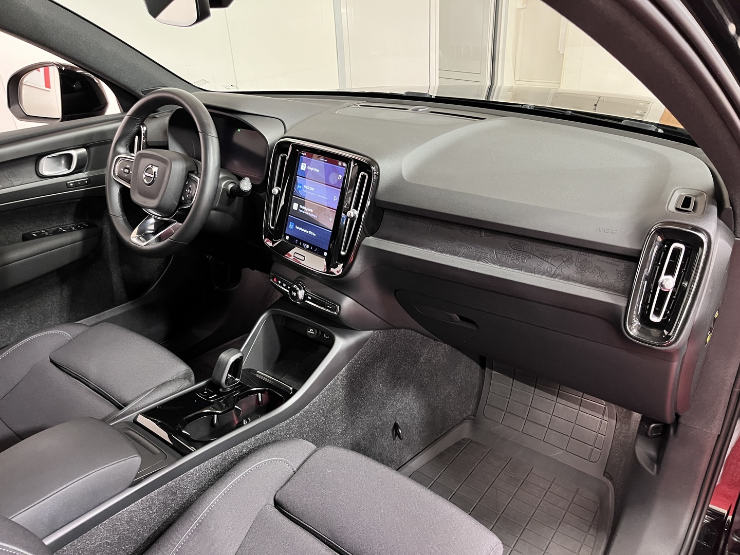 VOLVO XC40 2023