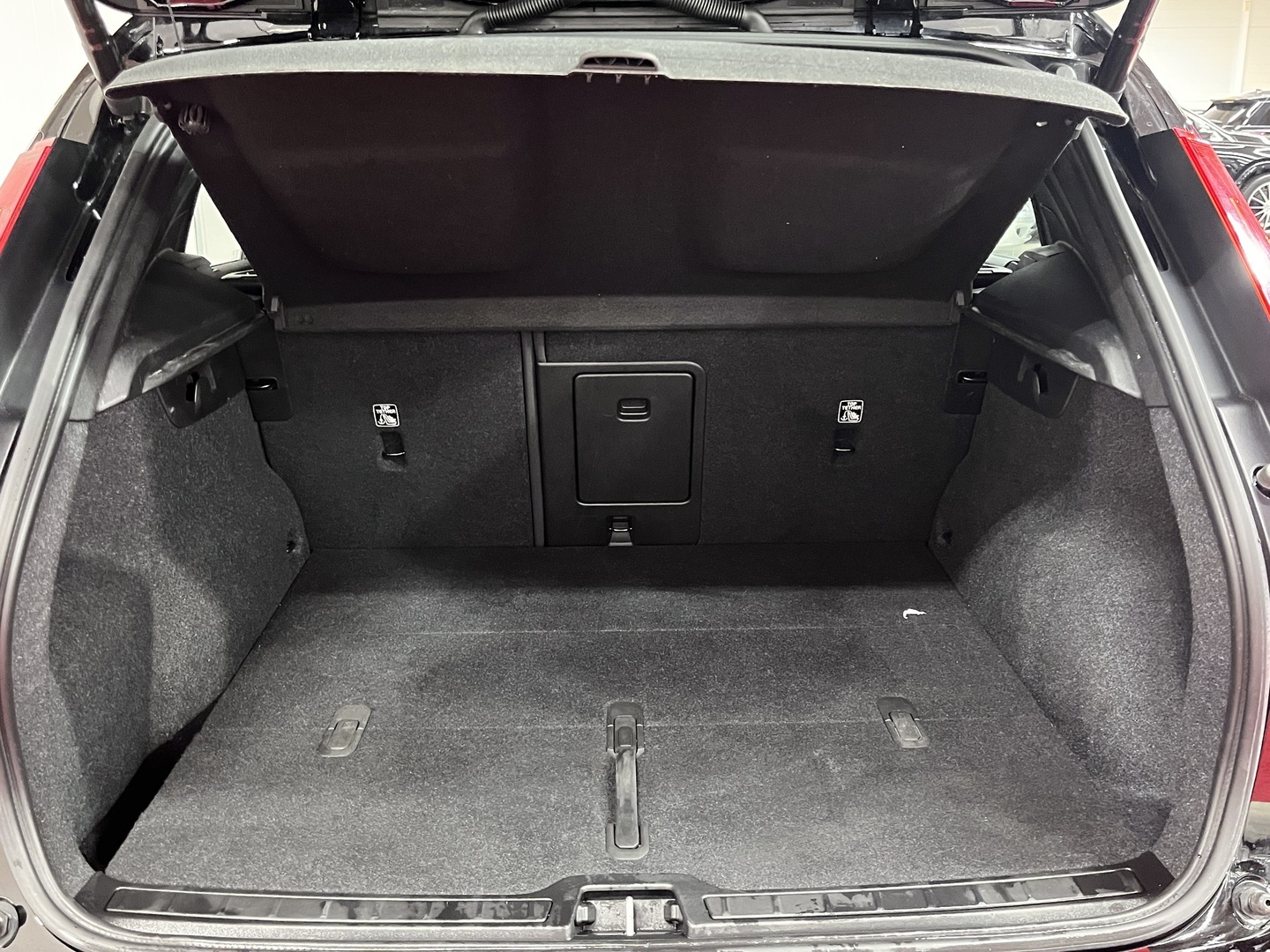 VOLVO XC40 2023