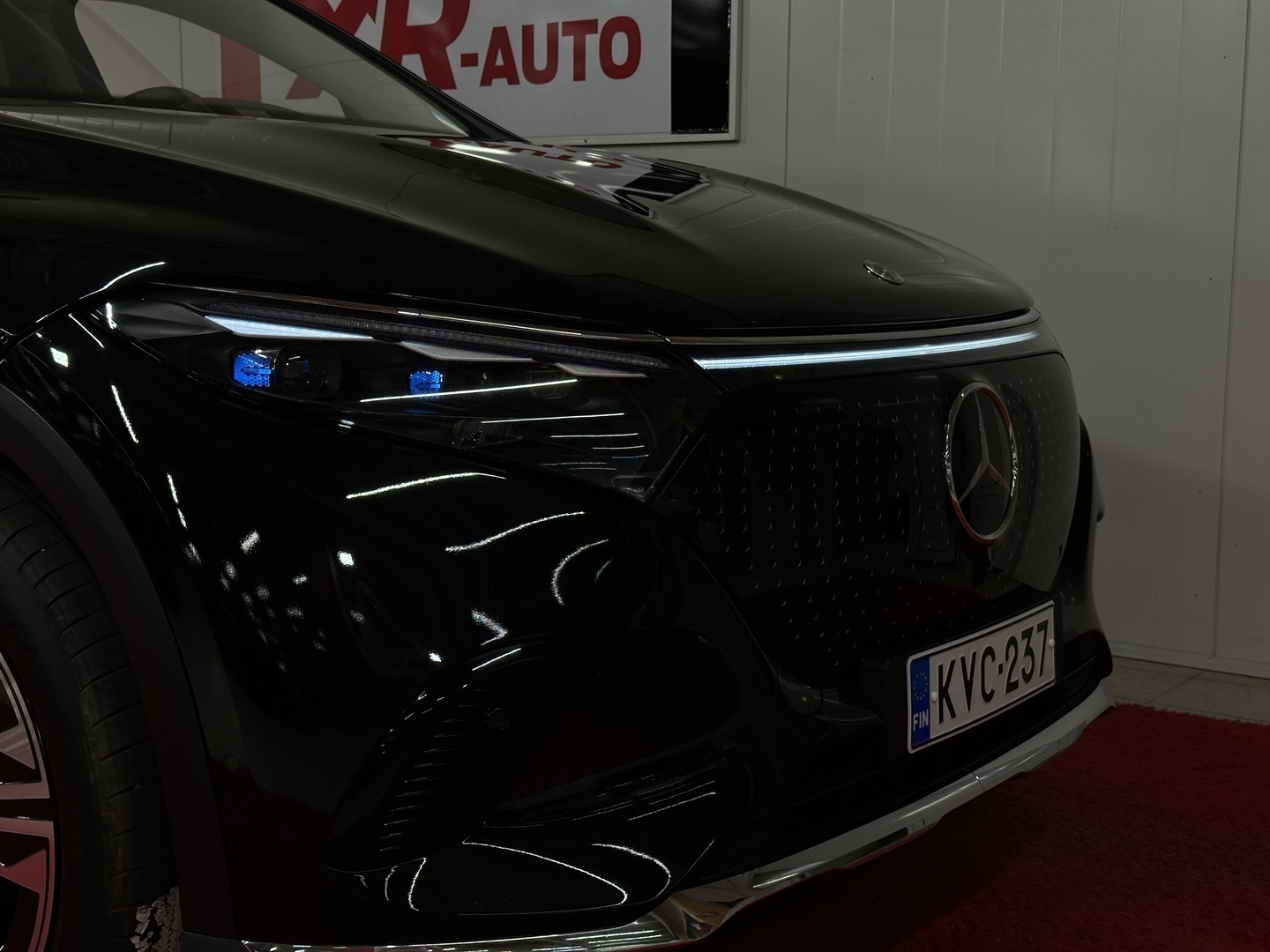 MERCEDES-BENZ EQS SUV 11