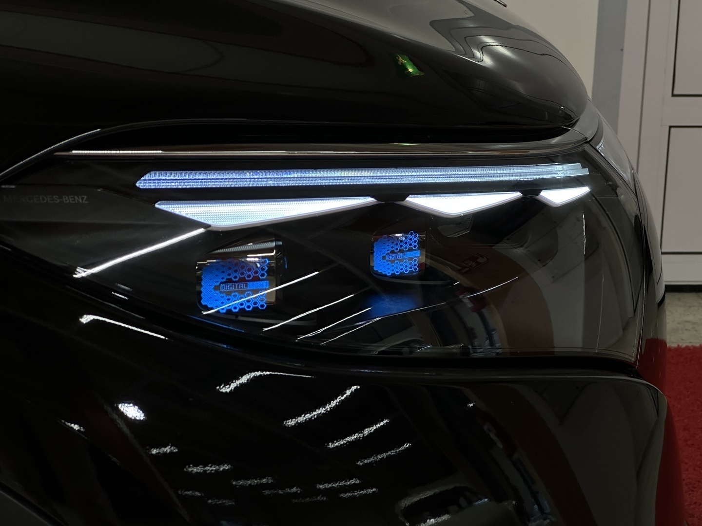 MERCEDES-BENZ EQS SUV 12