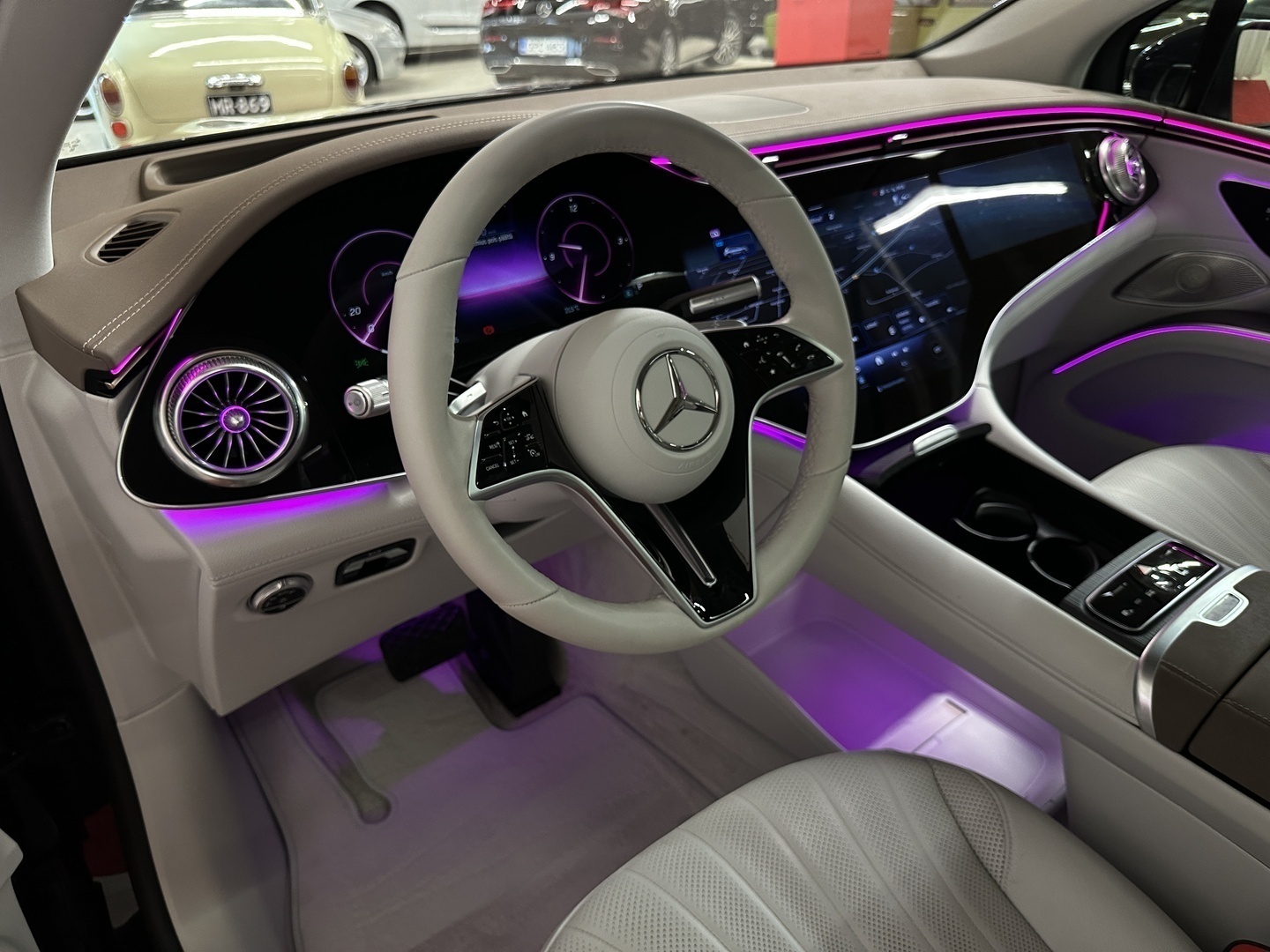 MERCEDES-BENZ EQS SUV 15