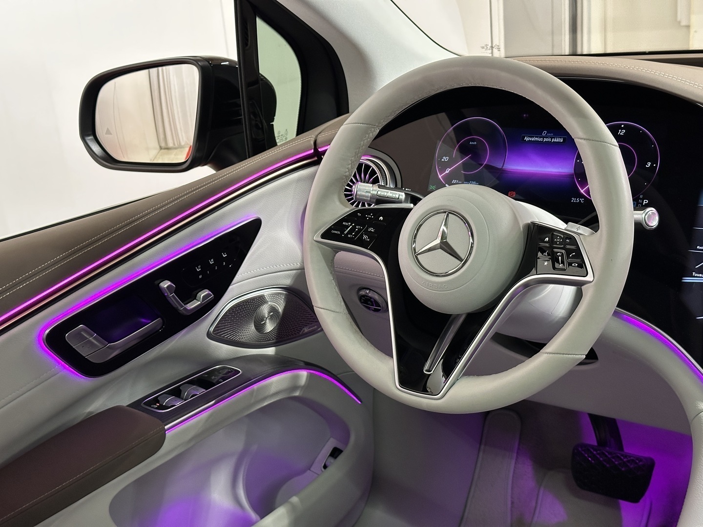 MERCEDES-BENZ EQS SUV 16