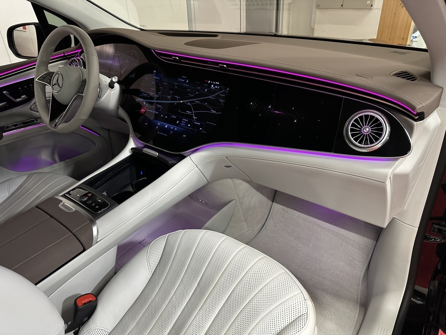 MERCEDES-BENZ EQS SUV 26