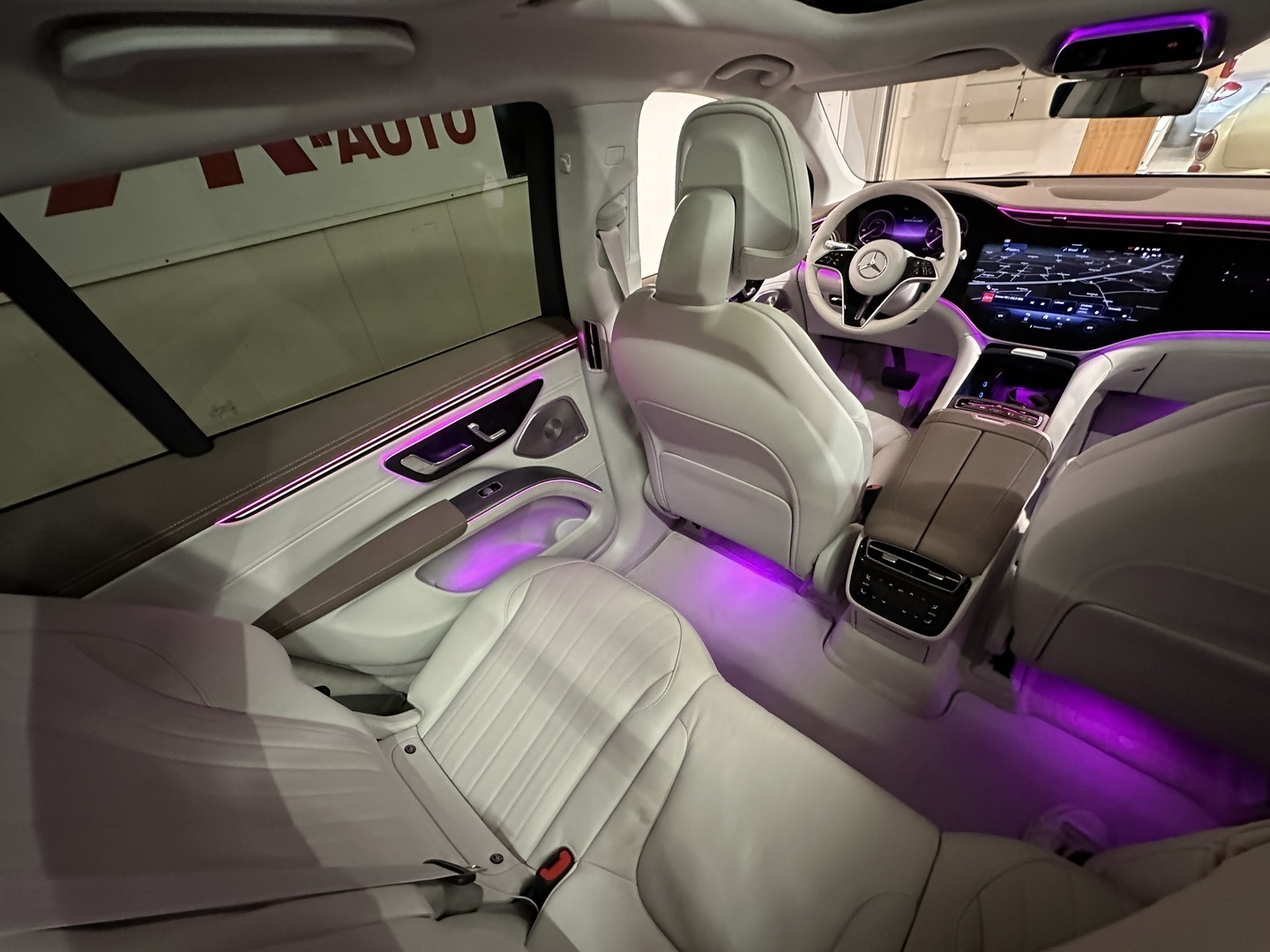 MERCEDES-BENZ EQS SUV 27