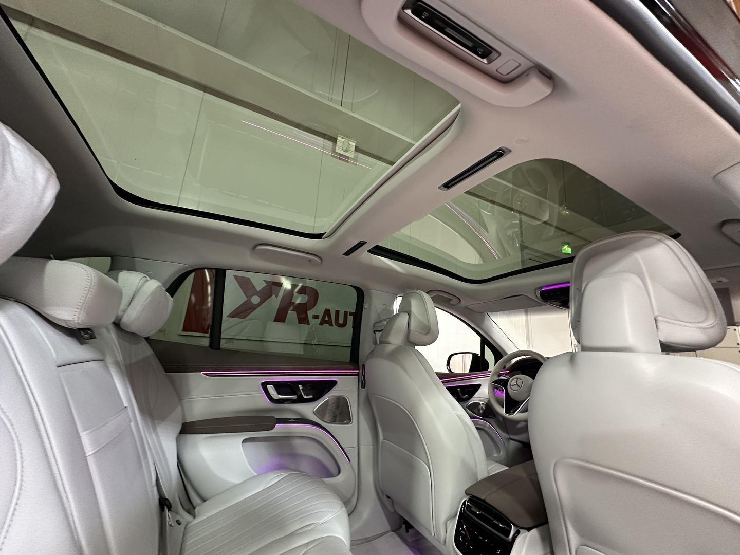 MERCEDES-BENZ EQS SUV 29