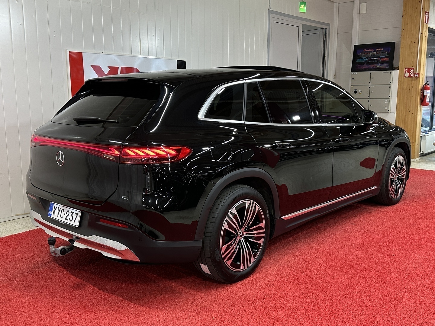 MERCEDES-BENZ EQS SUV 3